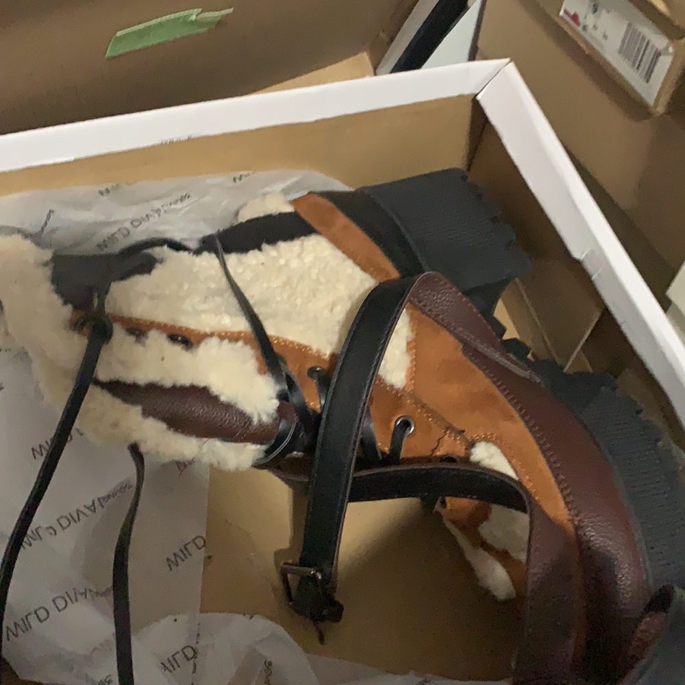 Boots - Picture 3 of 3